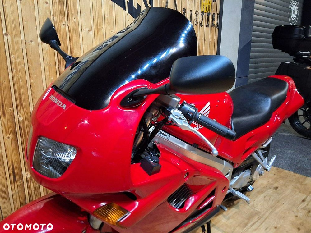 Honda VFR - 11