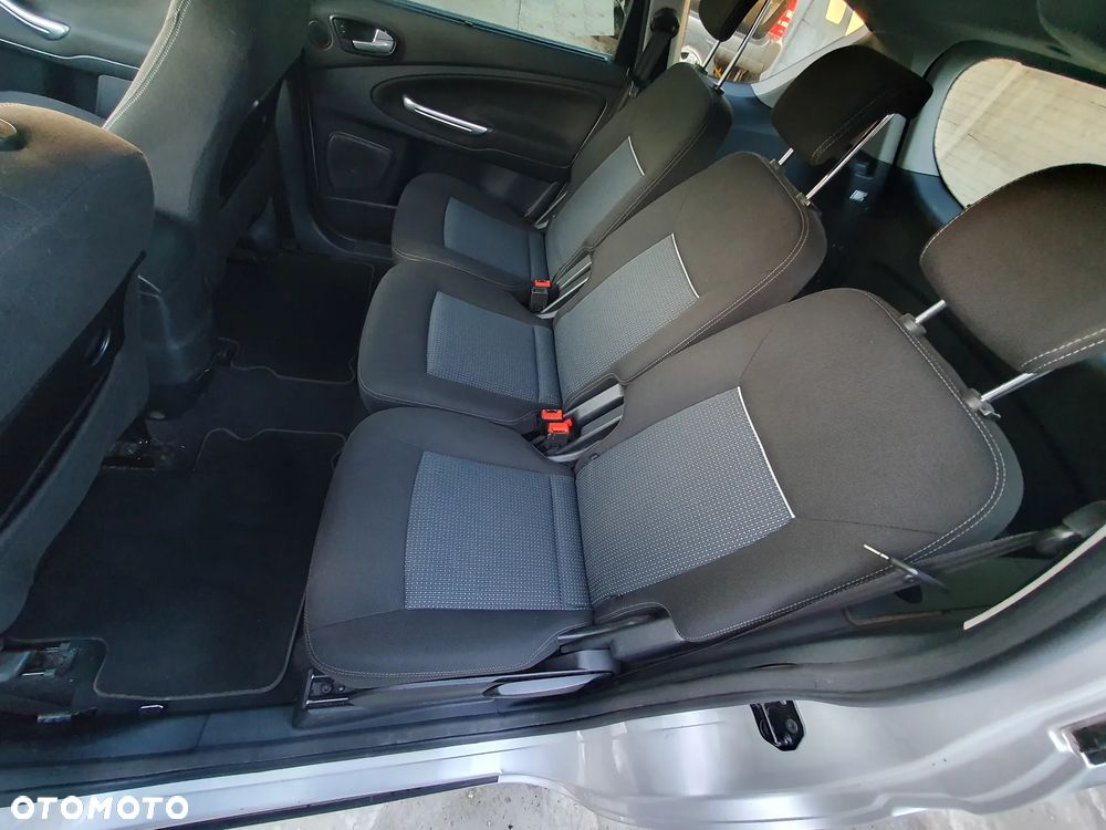 Ford S-Max - 14