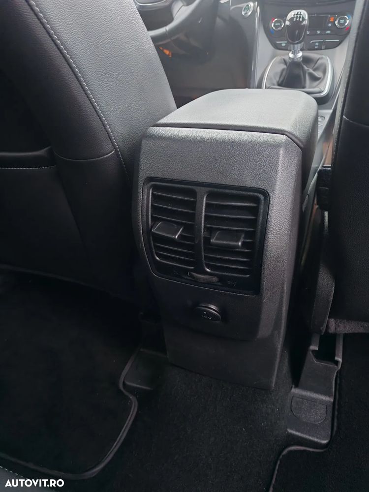 Ford Kuga 1.6 EcoBoost 2x4 Titanium - 28