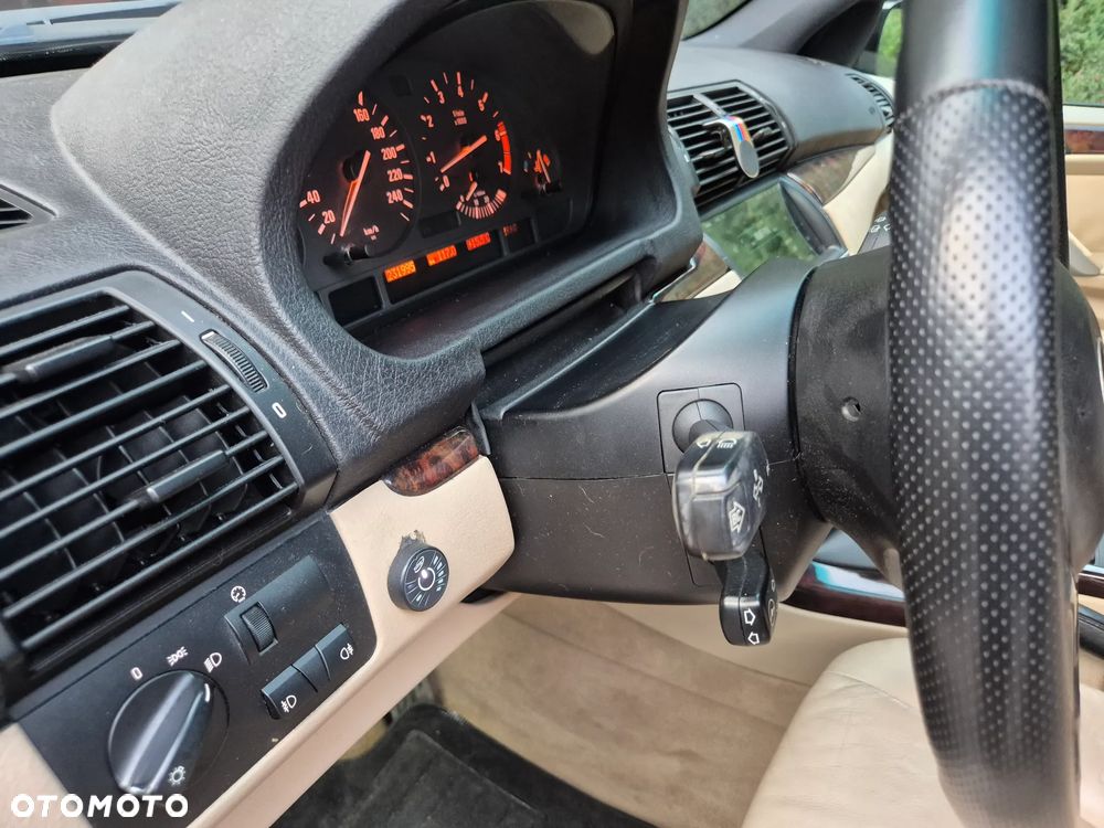 BMW X5 4.4i - 31