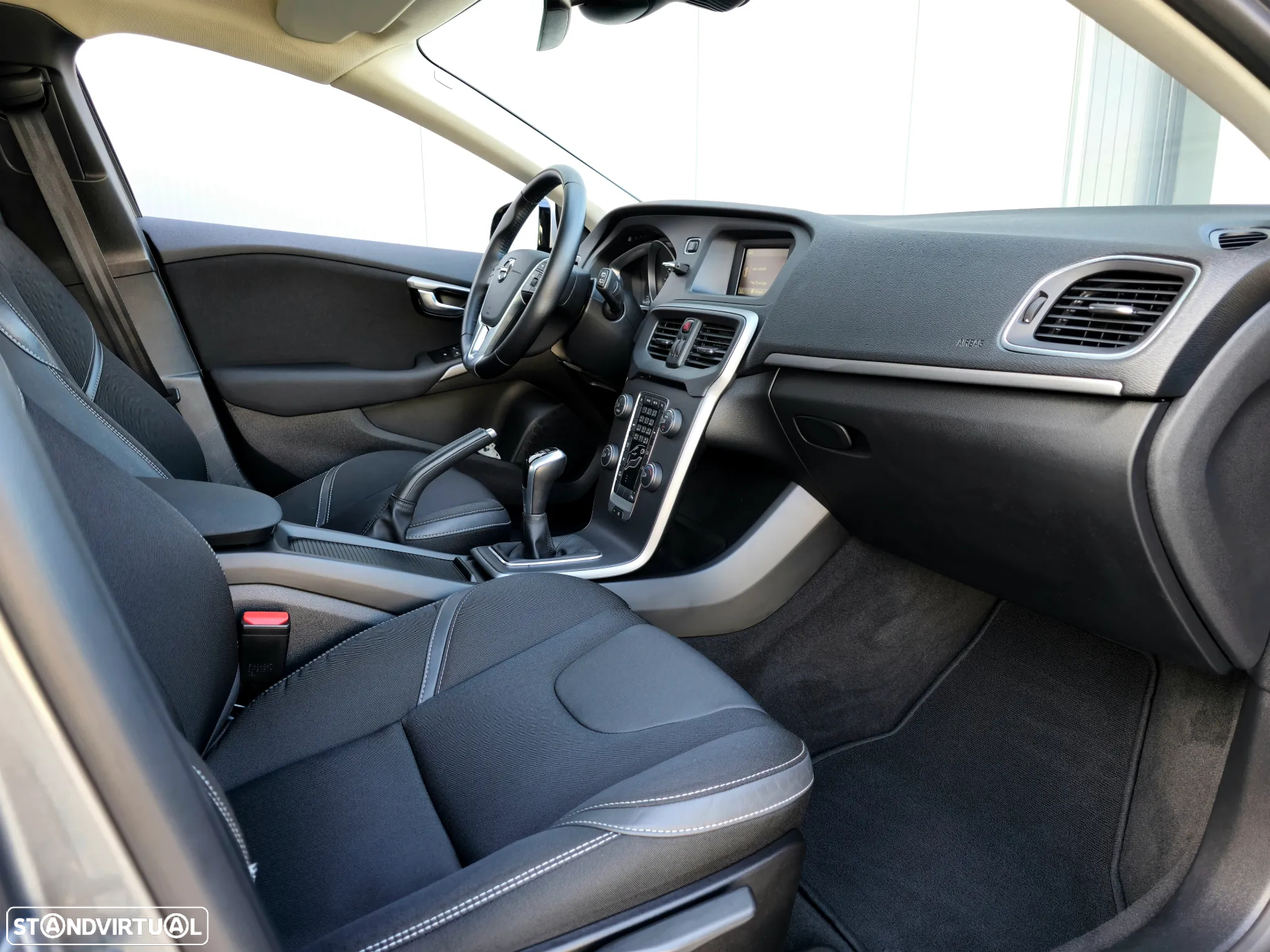 Volvo V40 2.0 D3 Momentum - 26