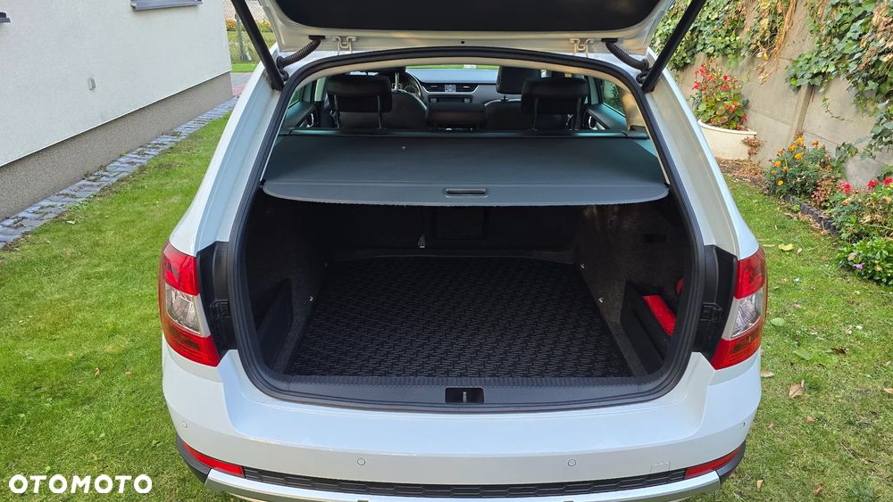 Skoda Octavia Scout 2.0 TDI 4x4 DSG - 13