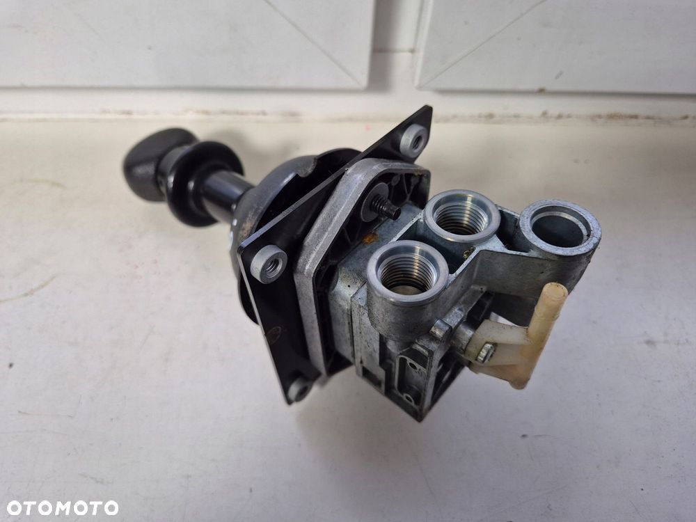 ZAWÓR DŹWIGNIA MANETKA HAMULCA RĘCZNEGO DAF LF EURO 6 21647180 - 2