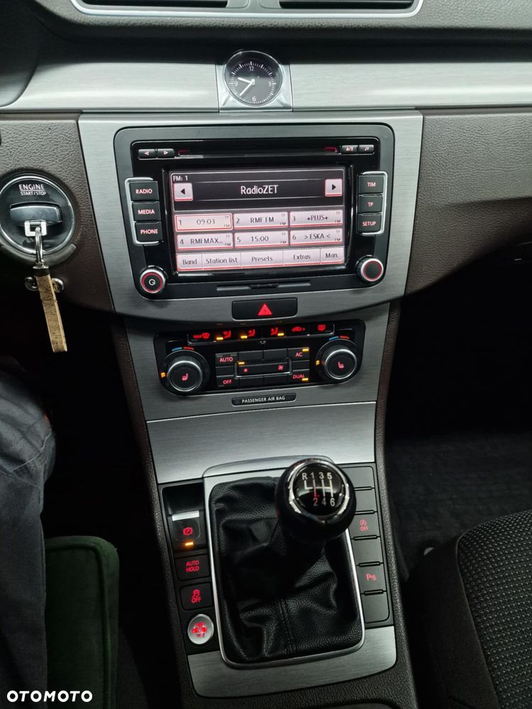 Volkswagen Passat 2.0 TDI Comfortline - 24