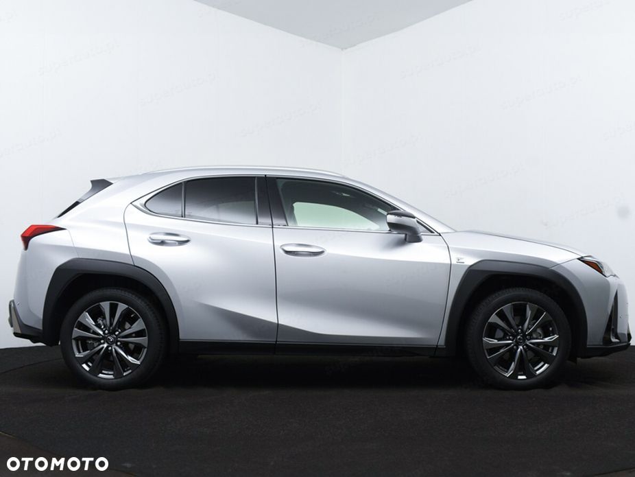 Lexus UX - 5