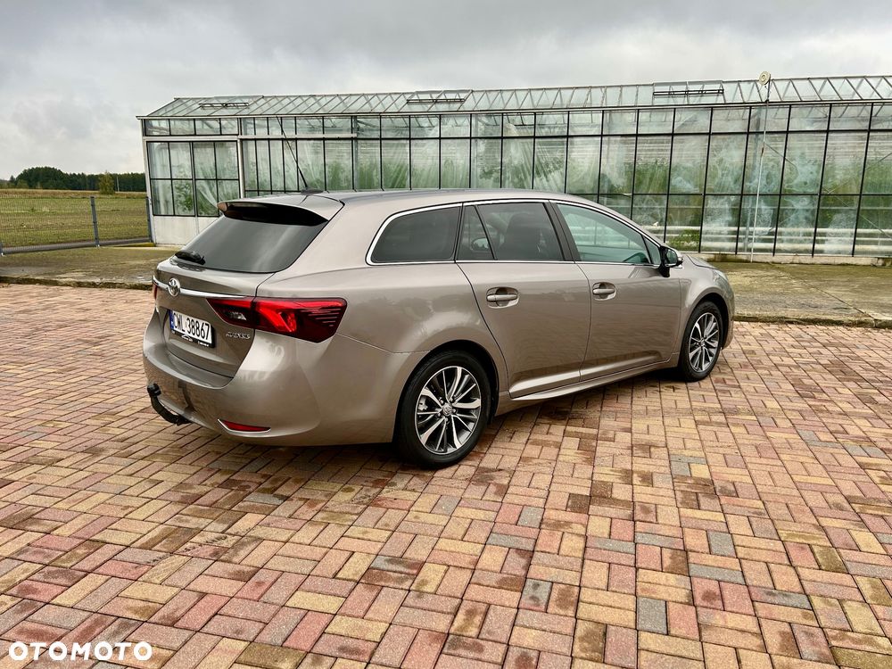 Toyota Avensis Touring Sports 1.6 D-4D - 16