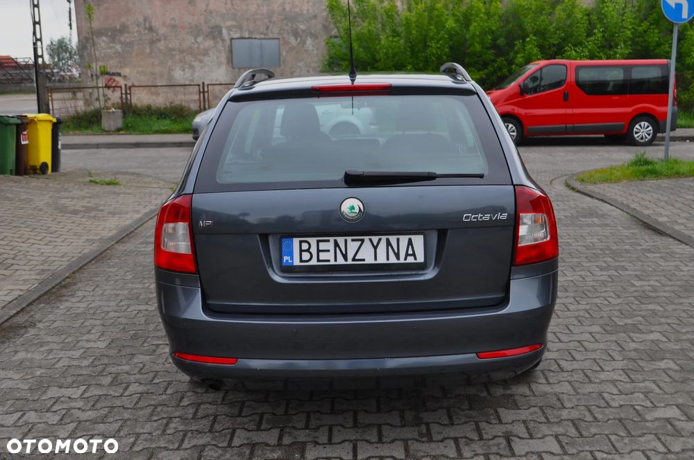 Skoda Octavia 1.6 Combi Selection - 8
