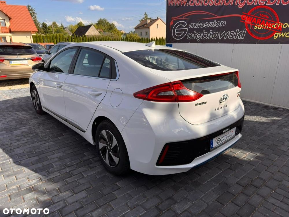 Hyundai IONIQ - 7