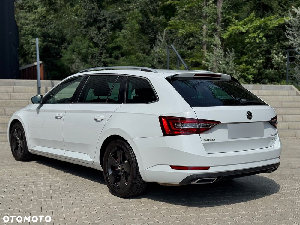Skoda Superb 2.0 TDI 4x4 DSG SportLine - 8