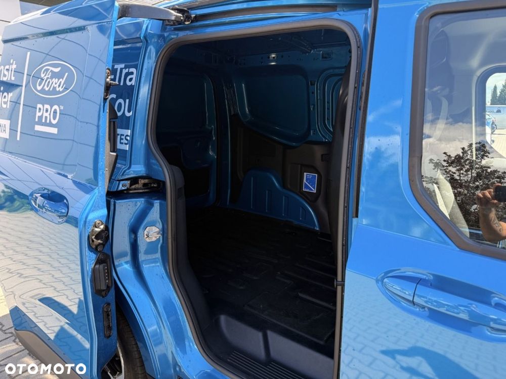 Ford Transit Courier - 8