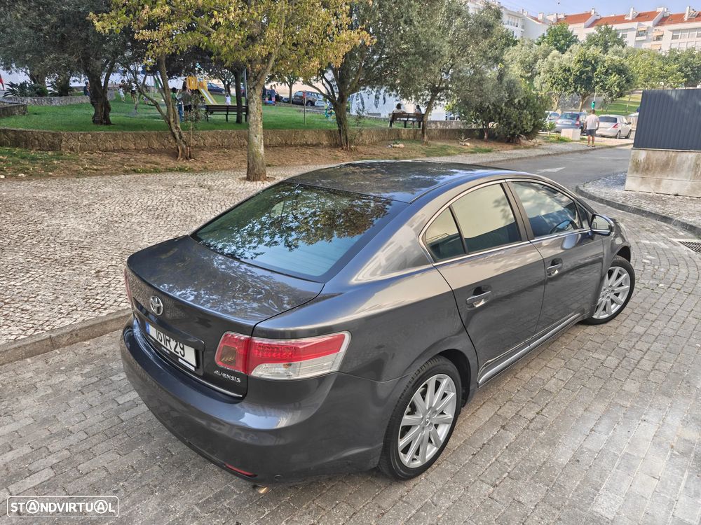 Toyota Avensis SD 2.2 D-4D Luxury +GPS+Pele - 10