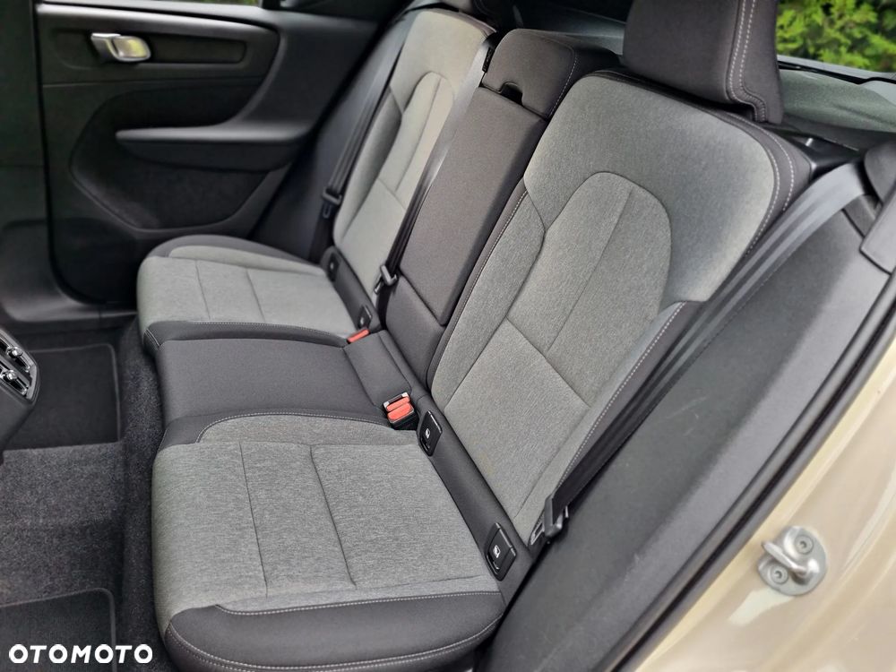 Volvo XC 40 B3 B DKG Ultra Black Edition - 30