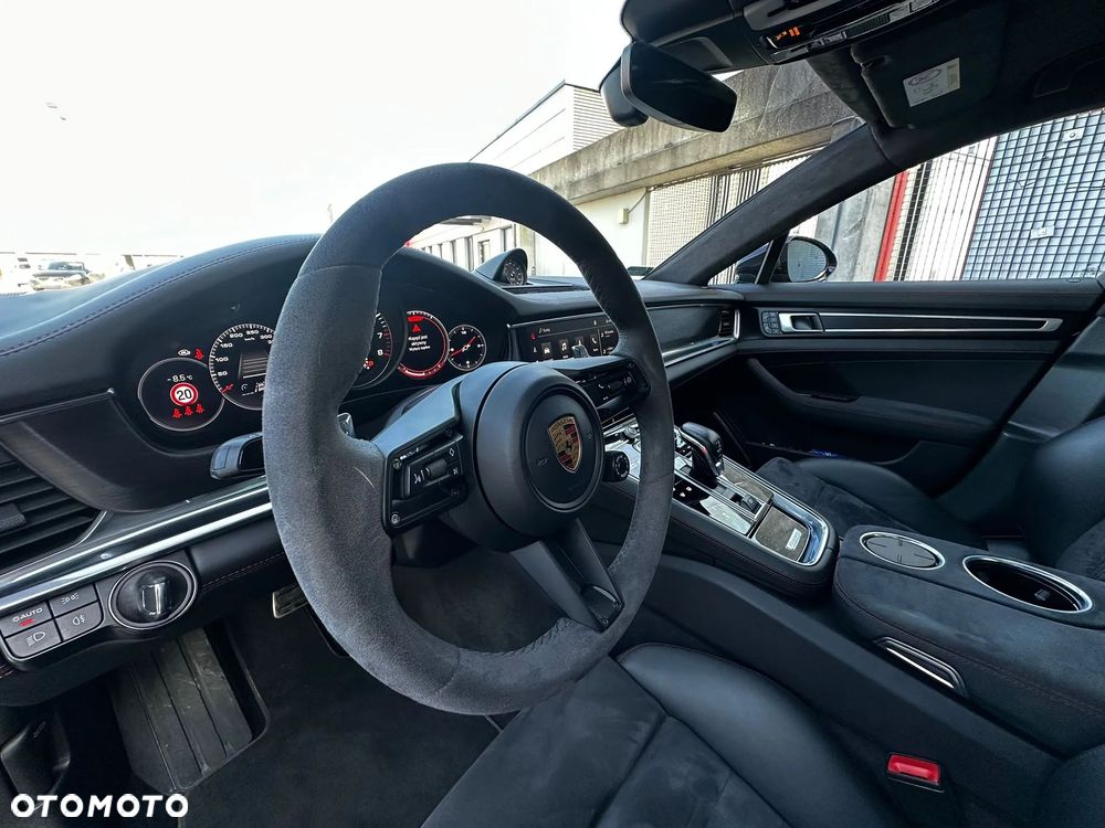 Porsche Panamera - 24