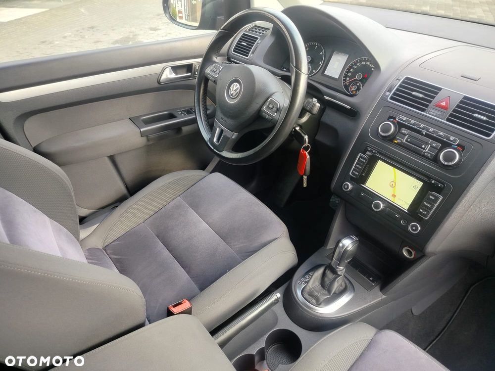 Volkswagen Touran - 19