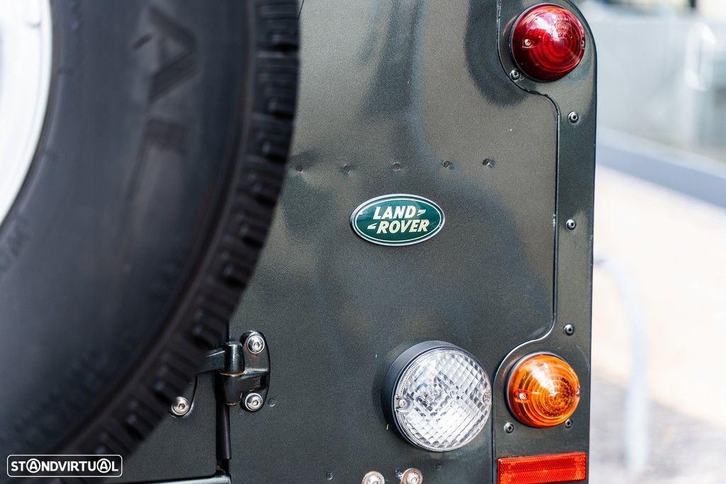 Land Rover Defender - 3