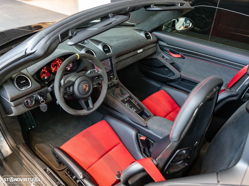 Porsche 718 Spyder - 40