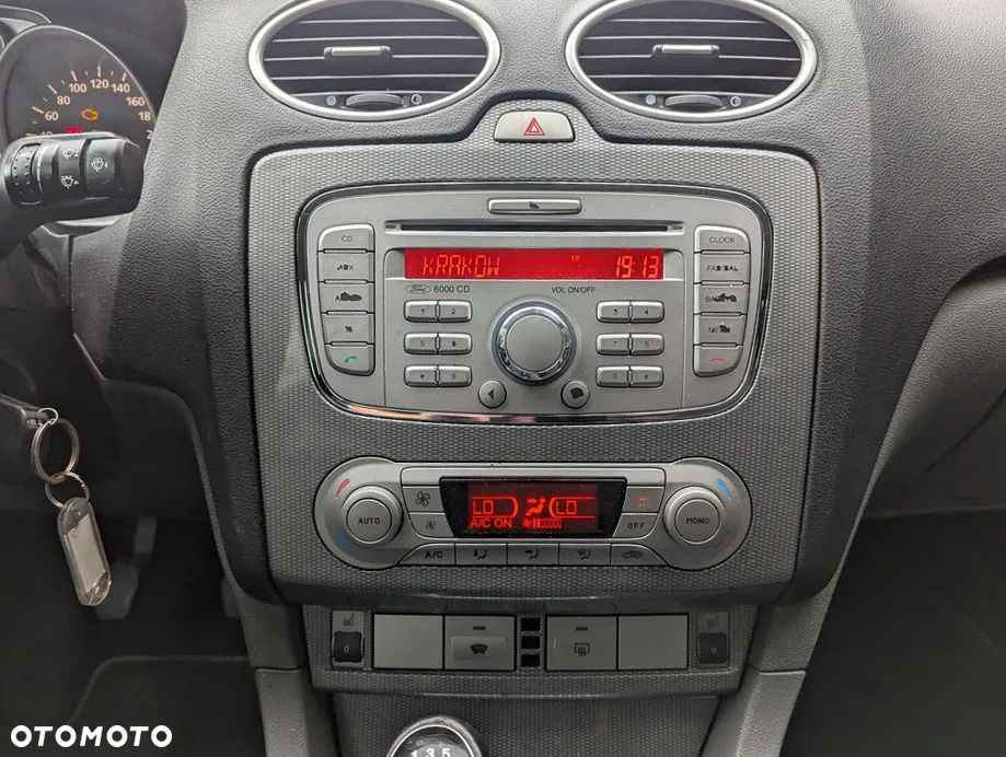 Ford Focus 1.6 16V Ghia - 11