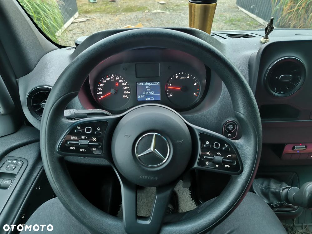 Mercedes-Benz Sprinter - 9