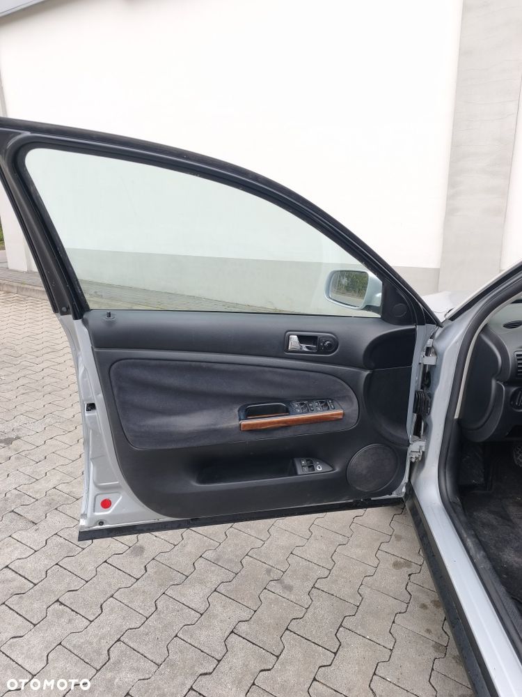 Volkswagen Passat - 11