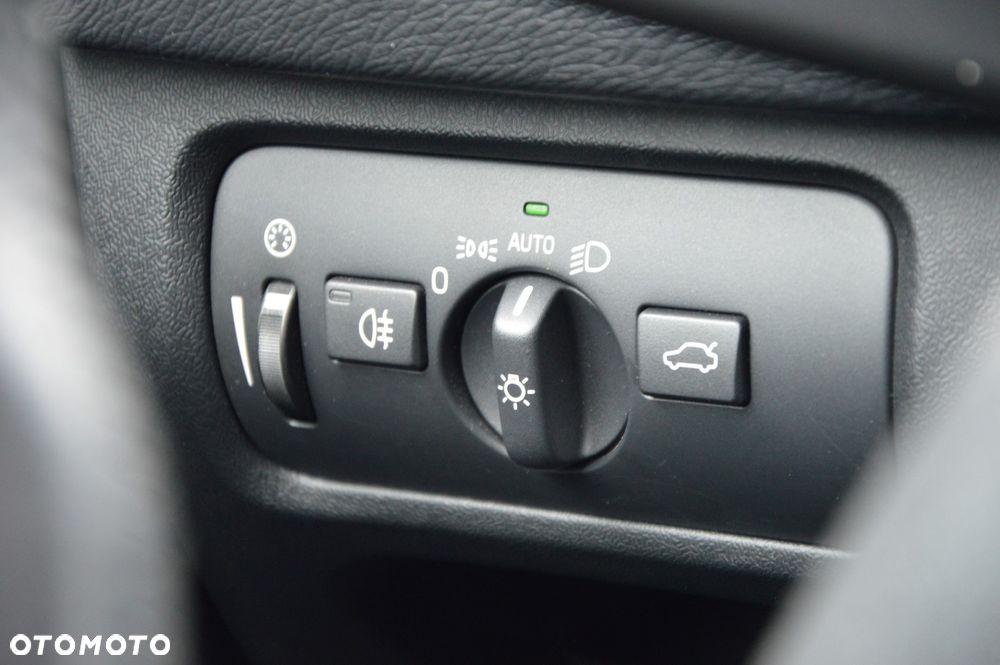 Volvo V40 D2 Momentum - 30