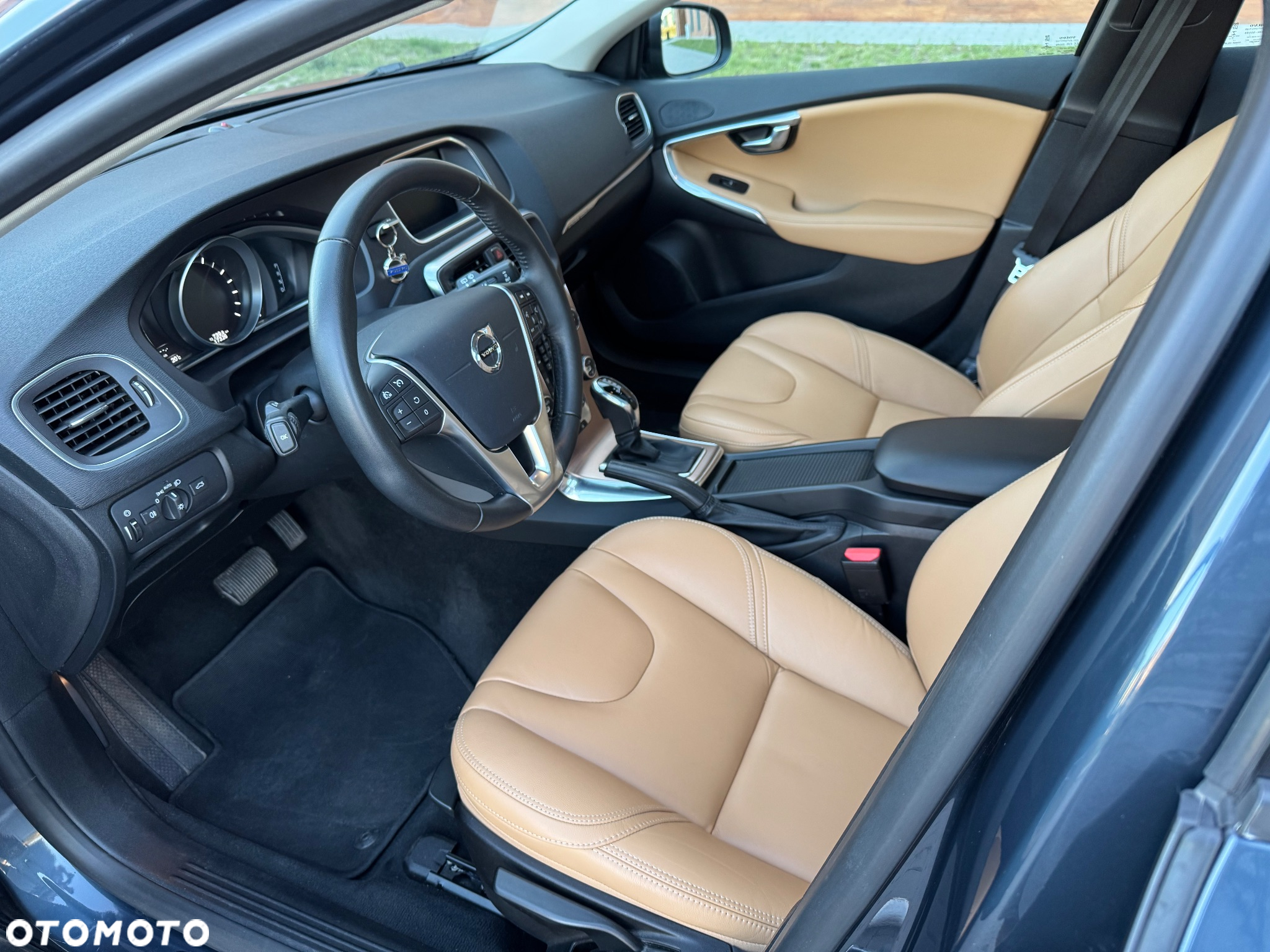 Volvo V40 Cross Country T3 Geartronic Momentum - 23