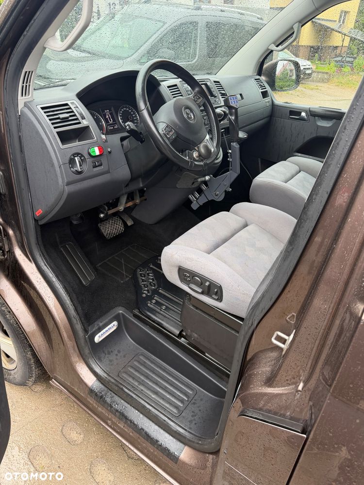 Volkswagen Caravelle - 8