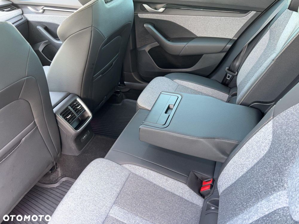 Skoda Octavia 1.5 TSI mHEV Selection DSG - 18