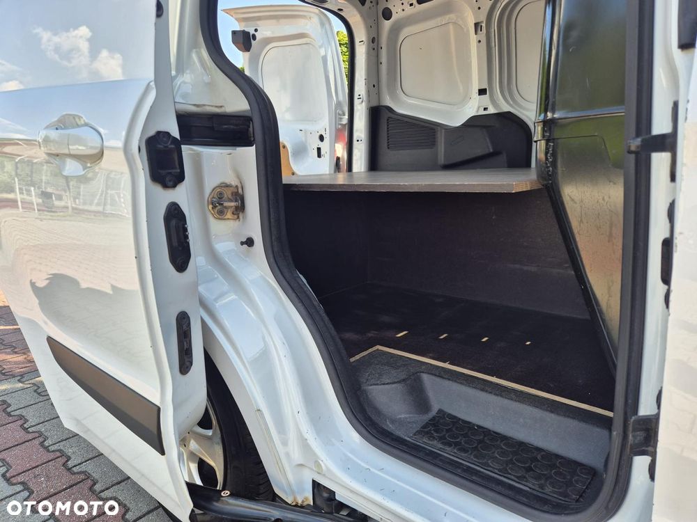 Ford Transit Courier - 11