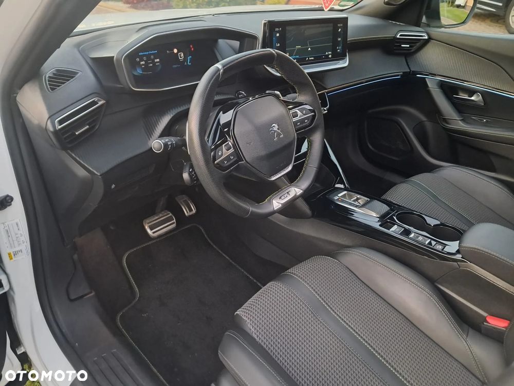 Peugeot 2008 PureTech 130 EAT8 GT - 11