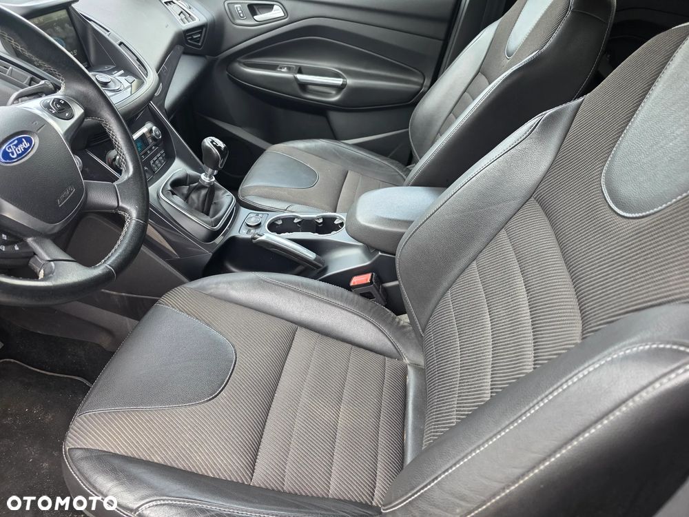 Ford Kuga 1.5 EcoBoost 2x4 Titanium - 11