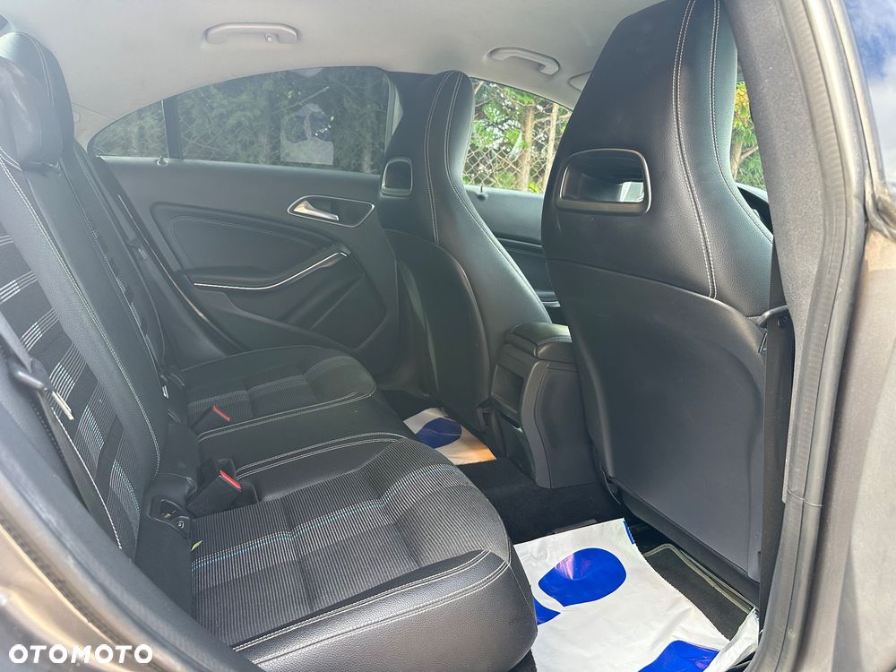 Mercedes-Benz CLA 220 d 7G-DCT Urban - 27