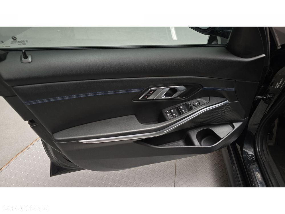 BMW Seria 3 320d xDrive mHEV M Sport - 17