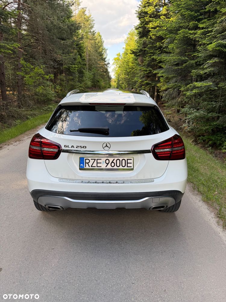 Mercedes-Benz GLA 250 7G-DCT - 6
