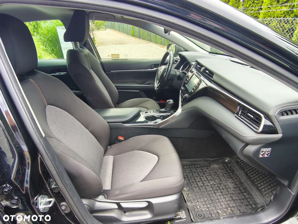 Toyota Camry 2.5 Hybrid Comfort CVT - 18