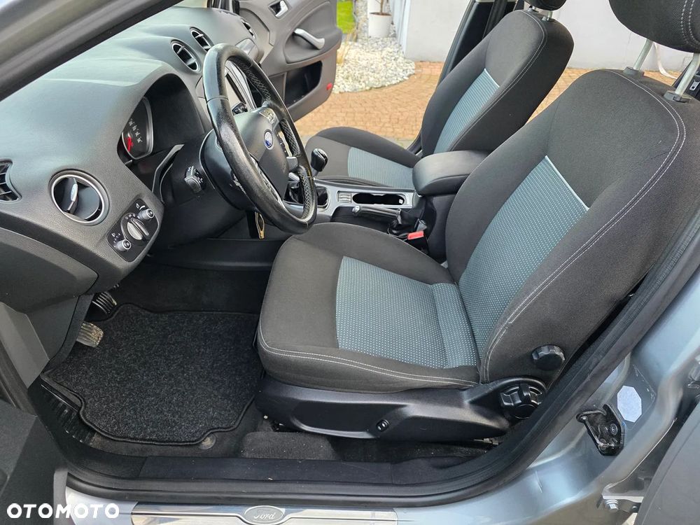 Ford Mondeo 2.0 TDCi Ambiente - 32