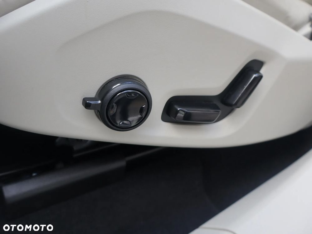 Volvo XC 60 B5 B AWD Ultra Dark - 18