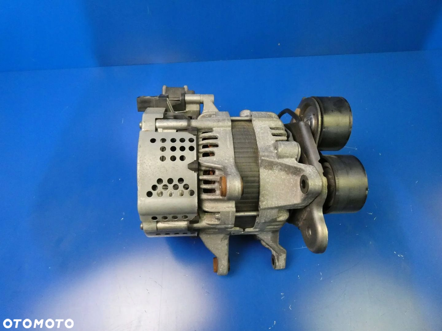 Mercedes C KLASA C205 W205 1.5 CGI 264 ALTERNATOR - 4
