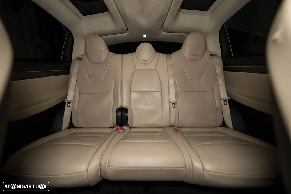 Tesla Model X 90D - 45