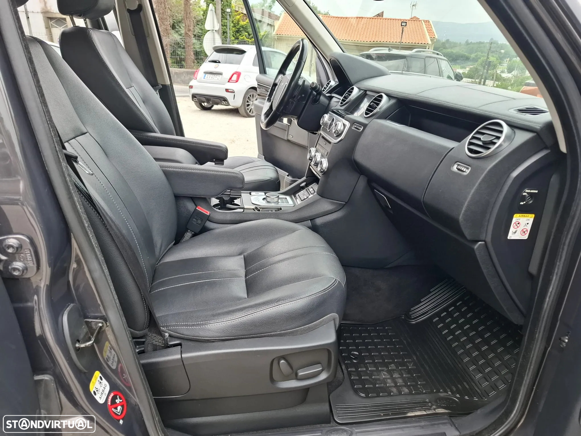 Land Rover Discovery SD V6 HSE - 17