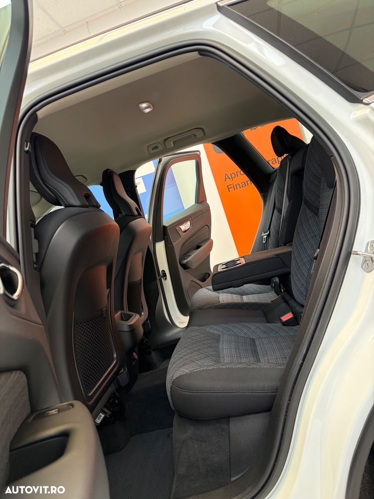 Volvo XC 60 B4 D AWD Core - 9