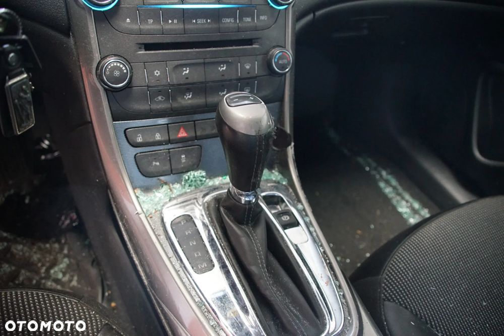 Auto na części - Chevrolet Malibu 2.0 VCDI 160 KM A20DTH AF40 2013R Silnik Skrzynia Drzwi Maska Błotnik Zderzak Lampa Lusterko Klamka Szyba Deska Kokpit Sterownik Moduł Czujnik Licznik Wyświetlacz Panel Kierownica - 11