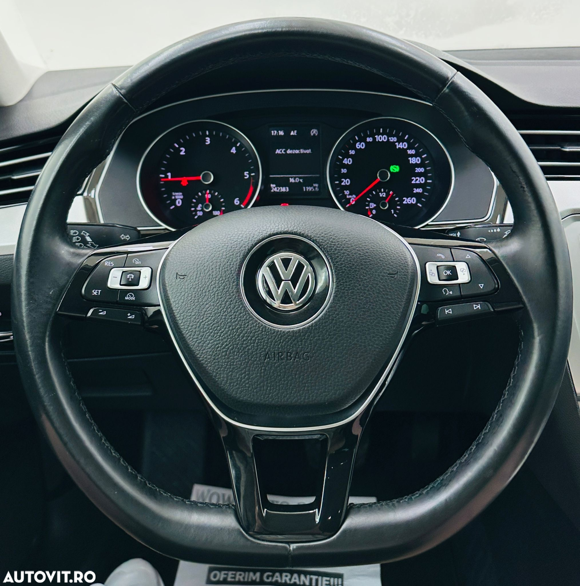 Volkswagen Passat - 32