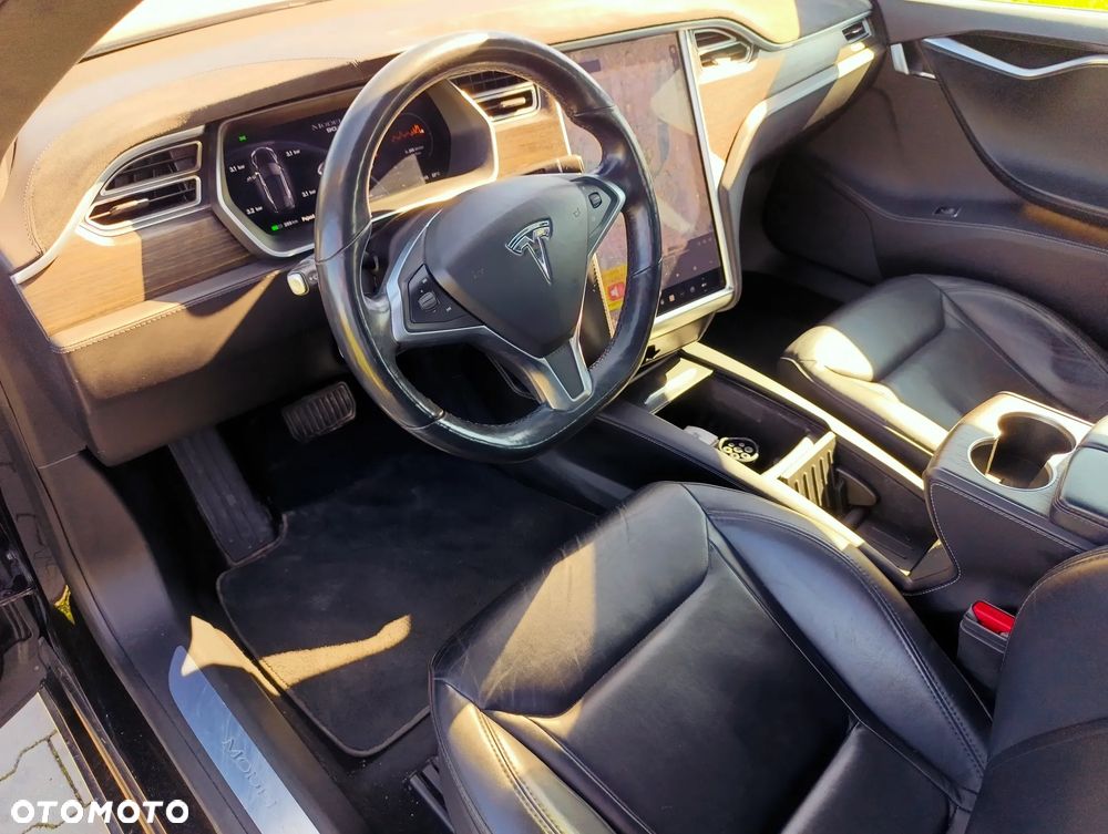 Tesla Model S - 3