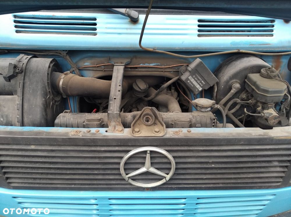 Mercedes-Benz . - 5