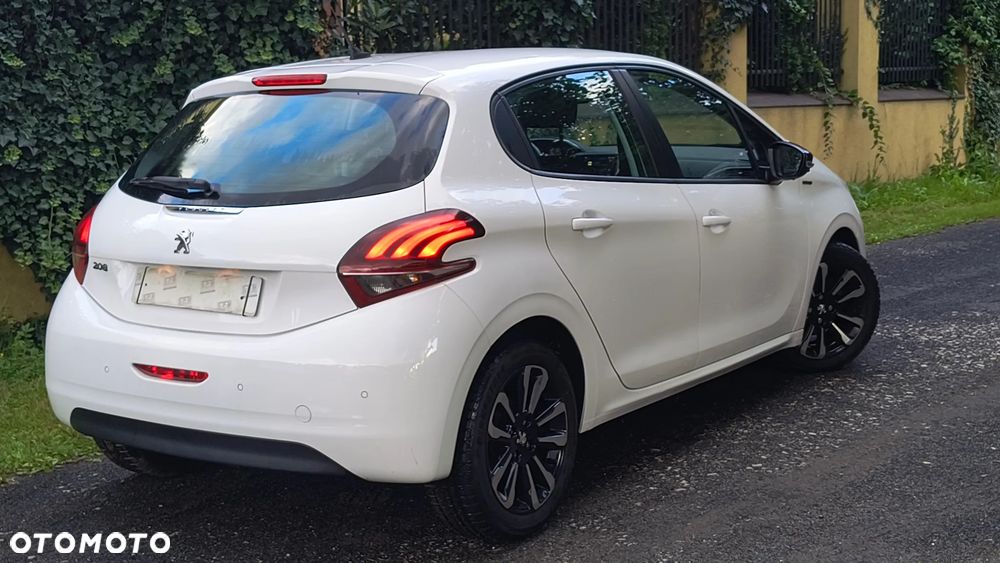 Peugeot 208 BlueHDi 100 Allure - 4