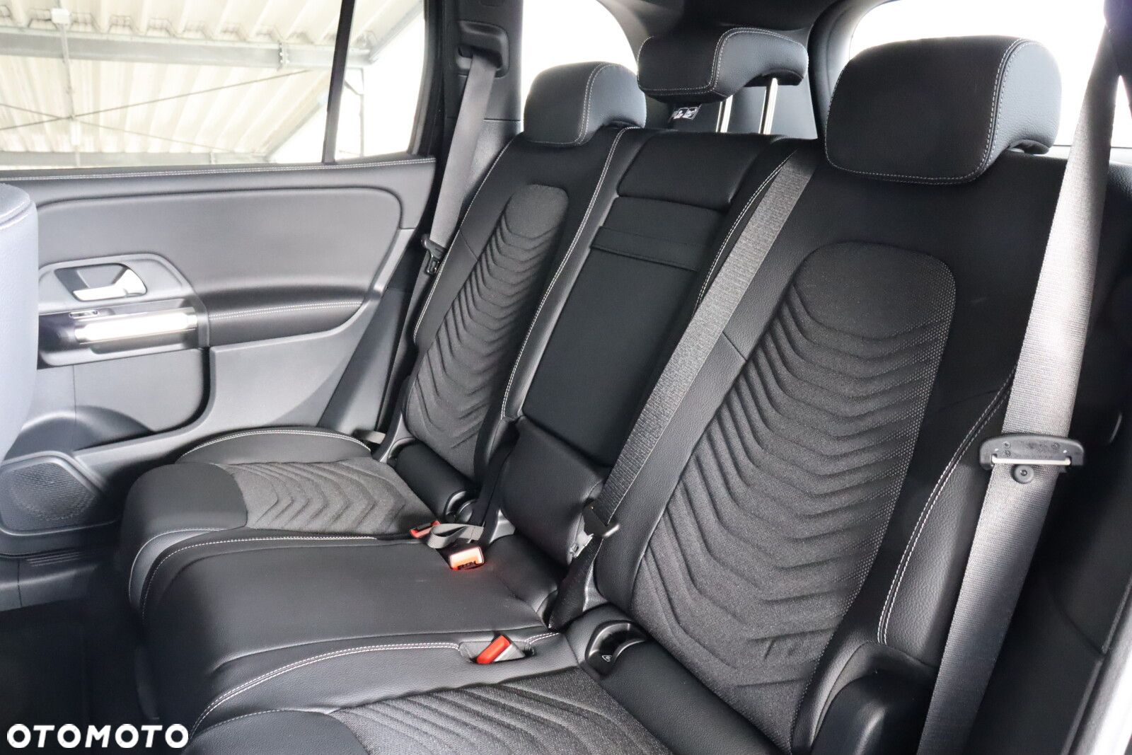 Mercedes-Benz GLB 200 Progressive 7G-DCT - 16