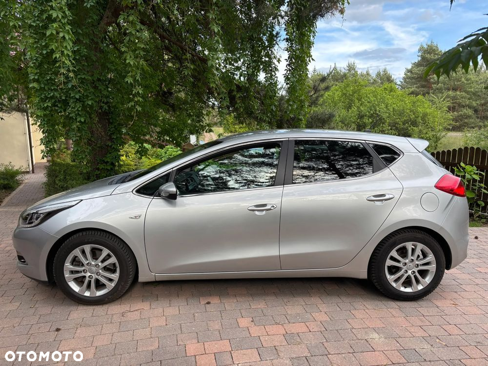 Kia Ceed 1.6 GDI Dream Team Edition - 4