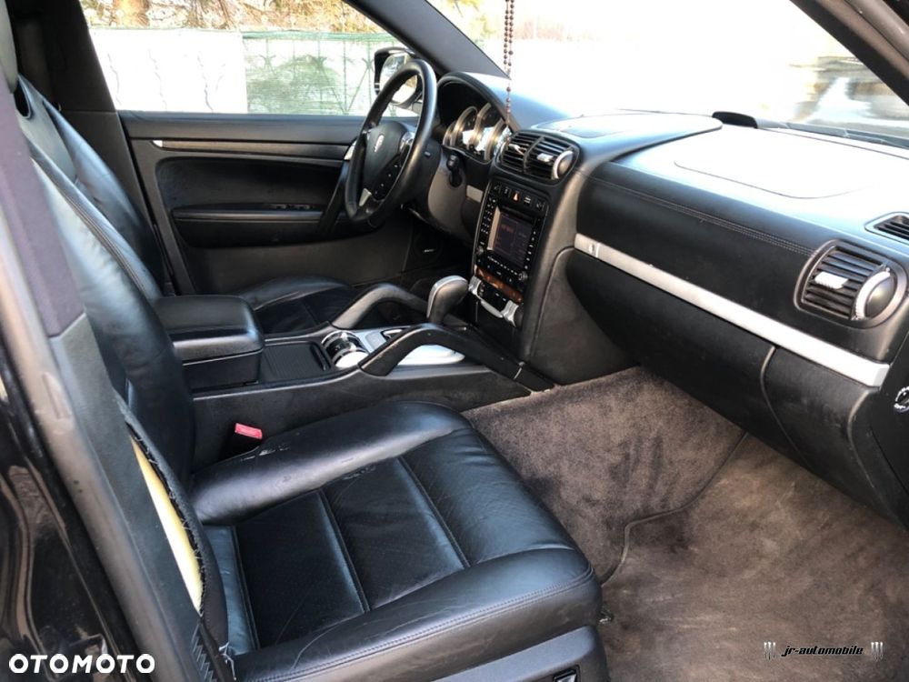 Porsche Cayenne - 10
