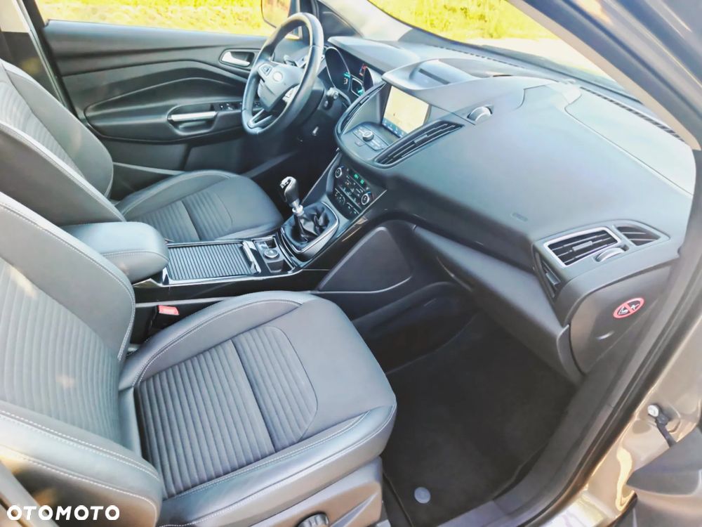 Ford Kuga 2.0 TDCi 2x4 Titanium - 9
