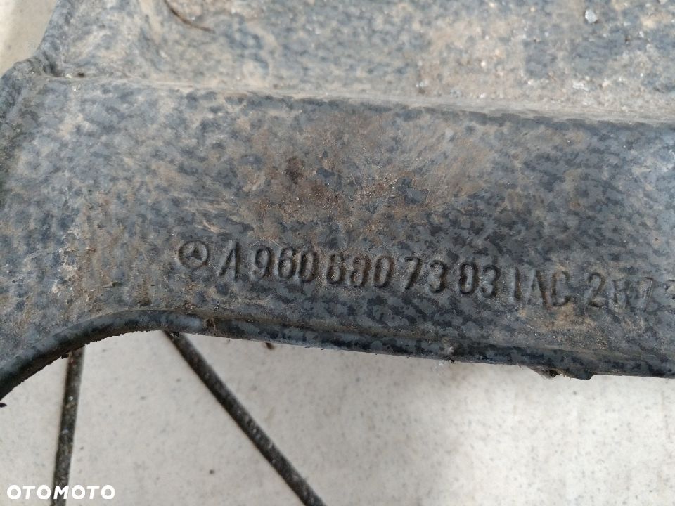 Wykładzina prawa Mercedes Actros MP4 9606807303 - 2